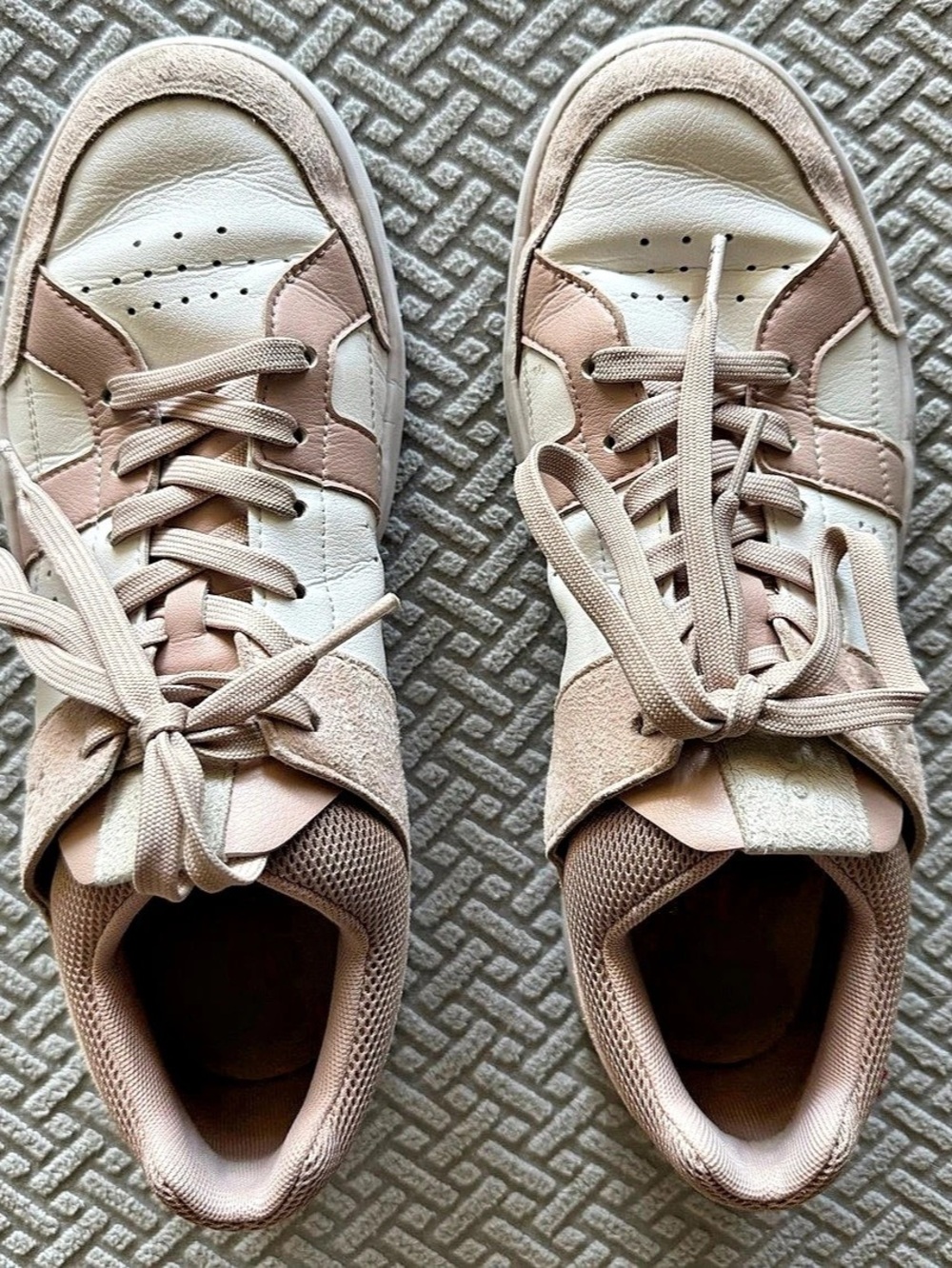 On The Roger Centre Court Women's Sneakers Pink & White US 10